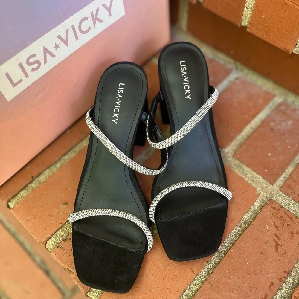 🆕 Lisa & Vickie Black Sandals with Silver Accents. 7